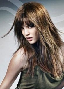 Стрижка драбинка на довге волосся (фото 52): жіноча зачіска на дуже довге волосся, драбинка по всій голові на прямі і хвилясті волосся, вид ззаду і спереду