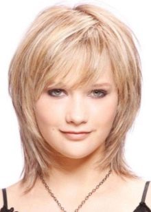 Стрижка драбинка на довге волосся (фото 52): жіноча зачіска на дуже довге волосся, драбинка по всій голові на прямі і хвилясті волосся, вид ззаду і спереду