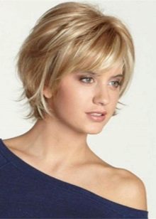 Стрижка драбинка на довге волосся (фото 52): жіноча зачіска на дуже довге волосся, драбинка по всій голові на прямі і хвилясті волосся, вид ззаду і спереду