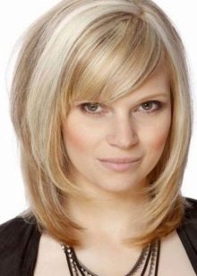 Стрижка драбинка на довге волосся (фото 52): жіноча зачіска на дуже довге волосся, драбинка по всій голові на прямі і хвилясті волосся, вид ззаду і спереду