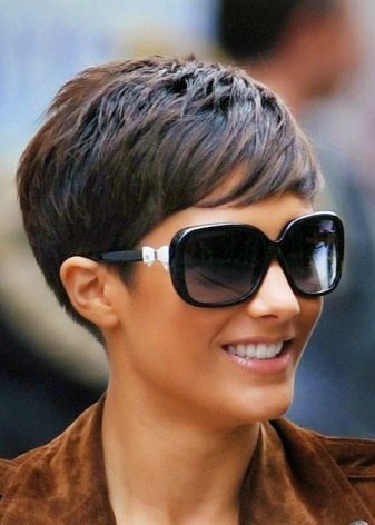 Стрижка гарсон (57 фото): жіночі зачіски на середні, довгі і короткі волосся, подовжені варіанти для жінок