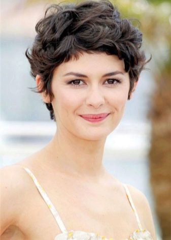 Стрижка гарсон (57 фото): жіночі зачіски на середні, довгі і короткі волосся, подовжені варіанти для жінок