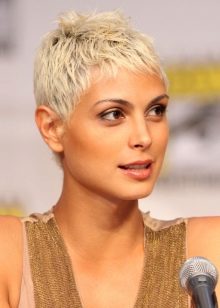 Стрижка гарсон (57 фото): жіночі зачіски на середні, довгі і короткі волосся, подовжені варіанти для жінок