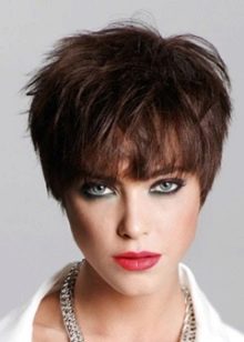 Стрижка гарсон (57 фото): жіночі зачіски на середні, довгі і короткі волосся, подовжені варіанти для жінок