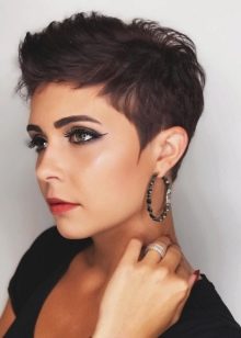 Стрижка гарсон (57 фото): жіночі зачіски на середні, довгі і короткі волосся, подовжені варіанти для жінок