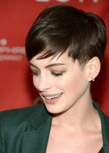 Стрижка гарсон (57 фото): жіночі зачіски на середні, довгі і короткі волосся, подовжені варіанти для жінок