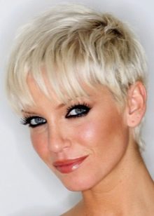 Стрижка гарсон (57 фото): жіночі зачіски на середні, довгі і короткі волосся, подовжені варіанти для жінок