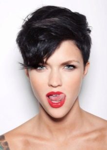 Стрижка гарсон (57 фото): жіночі зачіски на середні, довгі і короткі волосся, подовжені варіанти для жінок