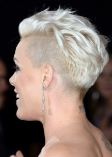 Стрижка гарсон (57 фото): жіночі зачіски на середні, довгі і короткі волосся, подовжені варіанти для жінок