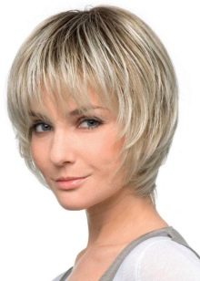 Стрижка каскад будинку (86 фото): схема каскадної стрижки. Як підстригти її самій собі? Технологія виконання в домашніх умовах