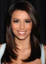 Стрижка нижче плечей (56 фото): прямі волосся з рівним зрізом, модне подовження ззаду і особливості вибору