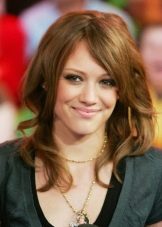 Стрижка нижче плечей (56 фото): прямі волосся з рівним зрізом, модне подовження ззаду і особливості вибору