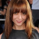 Стрижка нижче плечей (56 фото): прямі волосся з рівним зрізом, модне подовження ззаду і особливості вибору