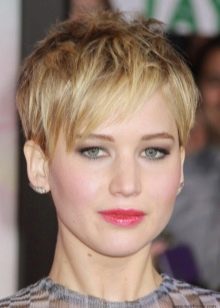 Стрижка «піксі» для круглого особи (42 фото): коротка зачіска «боб» на тонкі волосся, варіанти-2020 на середню довжину