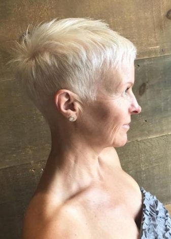 Стрижка «піксі» для круглого особи (42 фото): коротка зачіска «боб» на тонкі волосся, варіанти-2020 на середню довжину