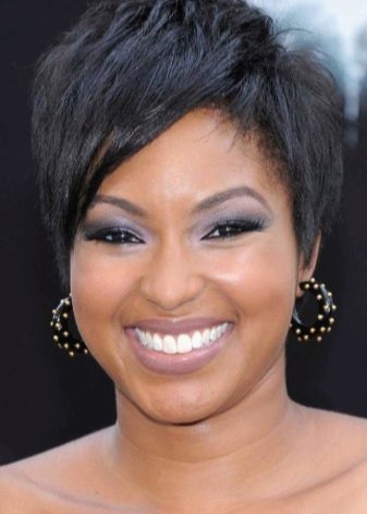 Стрижка «піксі» для круглого особи (42 фото): коротка зачіска «боб» на тонкі волосся, варіанти-2020 на середню довжину