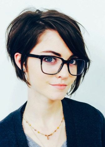 Стрижка «піксі» для круглого особи (42 фото): коротка зачіска «боб» на тонкі волосся, варіанти-2020 на середню довжину