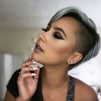 Стрижка пікс з чубчиком (47 фото): зачіска з довгою і подовженою набік чубом на короткі волосся, стрижка з косою чубчиком і поголеними скронями на волосся середньої довжини й інші варіанти