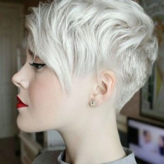 Стрижка пікс з чубчиком (47 фото): зачіска з довгою і подовженою набік чубом на короткі волосся, стрижка з косою чубчиком і поголеними скронями на волосся середньої довжини й інші варіанти