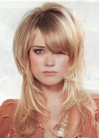 Стрижка шапочка на довге волосся (35 фото): особливості подовженою жіночої зачіски-шапки з чубком і без неї, підбір стрижки із збереженням довжини