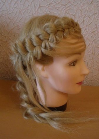 Стрижка шапочка на довге волосся (35 фото): особливості подовженою жіночої зачіски-шапки з чубком і без неї, підбір стрижки із збереженням довжини