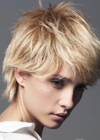 Стрижка «італійка» на коротке волосся (28 фото): італійська жіноча зачіска з чубком і без неї, техніка виконання стрижки для дівчат з тонкими, кучерявими і прямими волоссям