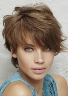 Стрижка «італійка» на коротке волосся (28 фото): італійська жіноча зачіска з чубком і без неї, техніка виконання стрижки для дівчат з тонкими, кучерявими і прямими волоссям