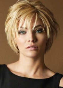 Стрижка «італійка» на коротке волосся (28 фото): італійська жіноча зачіска з чубком і без неї, техніка виконання стрижки для дівчат з тонкими, кучерявими і прямими волоссям