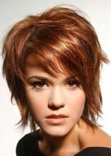 Стрижка «італійка» на коротке волосся (28 фото): італійська жіноча зачіска з чубком і без неї, техніка виконання стрижки для дівчат з тонкими, кучерявими і прямими волоссям