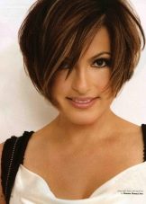 Стрижка «італійка» на коротке волосся (28 фото): італійська жіноча зачіска з чубком і без неї, техніка виконання стрижки для дівчат з тонкими, кучерявими і прямими волоссям