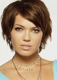 Стрижка «італійка» на коротке волосся (28 фото): італійська жіноча зачіска з чубком і без неї, техніка виконання стрижки для дівчат з тонкими, кучерявими і прямими волоссям