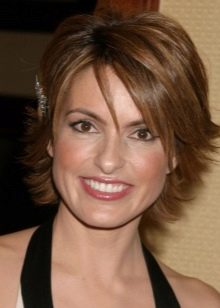 Стрижка «італійка» на коротке волосся (28 фото): італійська жіноча зачіска з чубком і без неї, техніка виконання стрижки для дівчат з тонкими, кучерявими і прямими волоссям