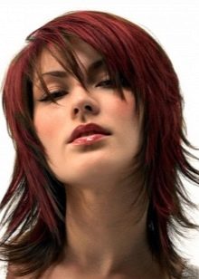 Стрижка «італійка» на середні волосся (45 фото): італійські жіночі зачіски з чубком і без неї, йде стрижка дівчатам з хвилястим волоссям середньої довжини?