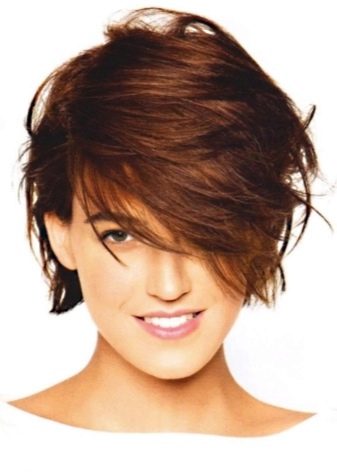 Стрижка «італійка» на середні волосся (45 фото): італійські жіночі зачіски з чубком і без неї, йде стрижка дівчатам з хвилястим волоссям середньої довжини?