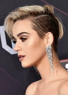 Стрижка «треш»: особливості зачісок для жінок з короткими і довгими волоссям. Як укладати стрижку дівчини з волоссям середньої довжини?