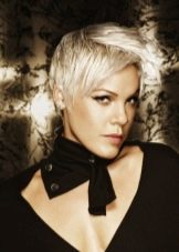 Стрижка «треш»: особливості зачісок для жінок з короткими і довгими волоссям. Як укладати стрижку дівчини з волоссям середньої довжини?