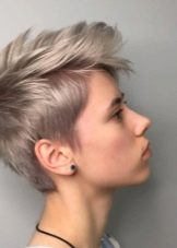 Стрижка «треш»: особливості зачісок для жінок з короткими і довгими волоссям. Як укладати стрижку дівчини з волоссям середньої довжини?