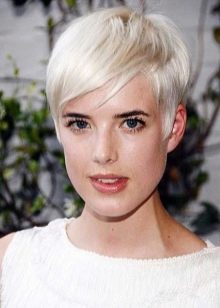 Стрижка «треш»: особливості зачісок для жінок з короткими і довгими волоссям. Як укладати стрижку дівчини з волоссям середньої довжини?