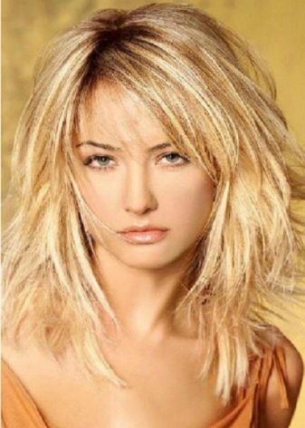 Стрижки дебют (52 фото): жіночі зачіски на довге і коротке волосся, тонкощі техніки їх виконання. Як виглядають стрижка на хвилястих волоссі?