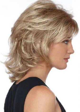 Стрижки дебют (52 фото): жіночі зачіски на довге і коротке волосся, тонкощі техніки їх виконання. Як виглядають стрижка на хвилястих волоссі?