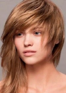 Стрижки дебют (52 фото): жіночі зачіски на довге і коротке волосся, тонкощі техніки їх виконання. Як виглядають стрижка на хвилястих волоссі?