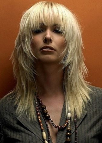 Стрижки дебют (52 фото): жіночі зачіски на довге і коротке волосся, тонкощі техніки їх виконання. Як виглядають стрижка на хвилястих волоссі?