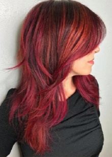 Стрижки дебют (52 фото): жіночі зачіски на довге і коротке волосся, тонкощі техніки їх виконання. Як виглядають стрижка на хвилястих волоссі?