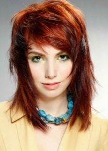 Стрижки дебют (52 фото): жіночі зачіски на довге і коротке волосся, тонкощі техніки їх виконання. Як виглядають стрижка на хвилястих волоссі?