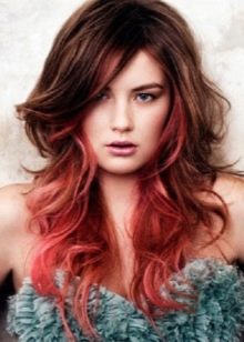 Стрижки дебют (52 фото): жіночі зачіски на довге і коротке волосся, тонкощі техніки їх виконання. Як виглядають стрижка на хвилястих волоссі?