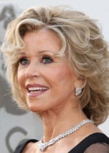 Стрижки дебют (52 фото): жіночі зачіски на довге і коротке волосся, тонкощі техніки їх виконання. Як виглядають стрижка на хвилястих волоссі?