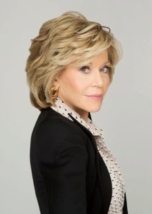 Стрижки дебют (52 фото): жіночі зачіски на довге і коротке волосся, тонкощі техніки їх виконання. Як виглядають стрижка на хвилястих волоссі?