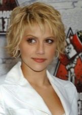 Стрижки дебют (52 фото): жіночі зачіски на довге і коротке волосся, тонкощі техніки їх виконання. Як виглядають стрижка на хвилястих волоссі?