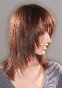 Стрижки дебют (52 фото): жіночі зачіски на довге і коротке волосся, тонкощі техніки їх виконання. Як виглядають стрижка на хвилястих волоссі?
