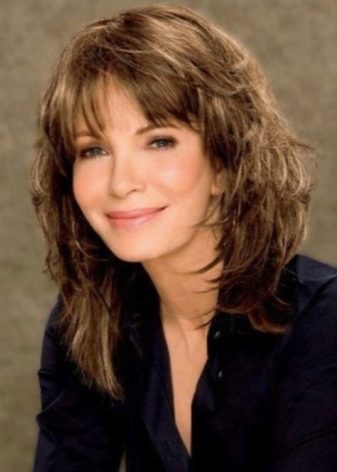 Стрижки дебют (52 фото): жіночі зачіски на довге і коротке волосся, тонкощі техніки їх виконання. Як виглядають стрижка на хвилястих волоссі?